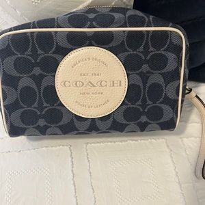 Coach make up bag 8x6
